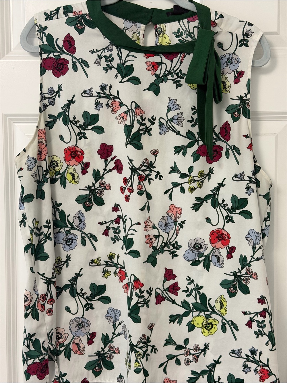 Ann Taylor White Floral Tie-Neck Camisole with Green Trim